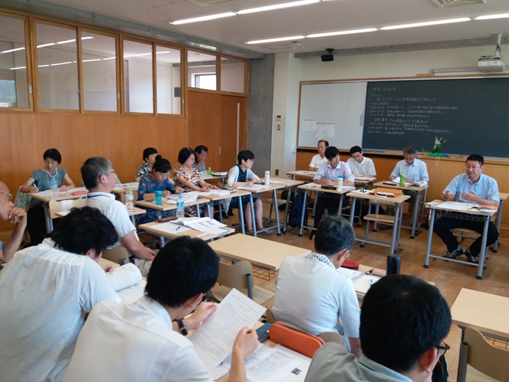 南京一中历史教师代表团成员参加“世界史分会场”的报告讨论会