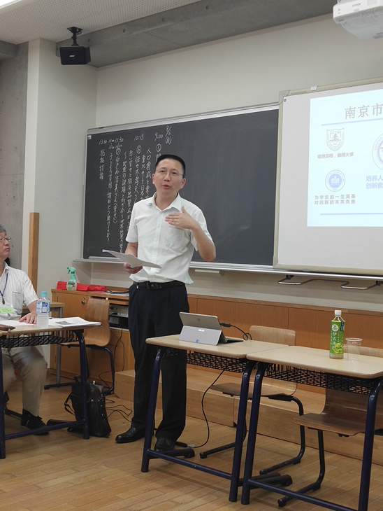谭海军老师在“中日历史教学交流分会场”做关于南京一中历史教育的报告