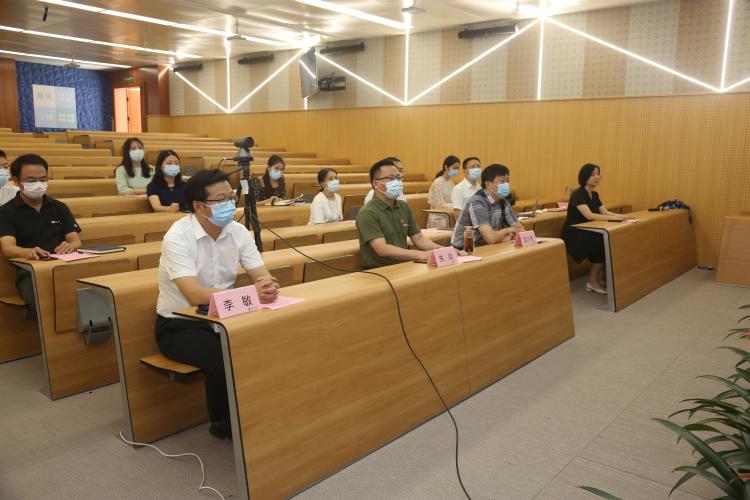 高一工作组参加线上见面会