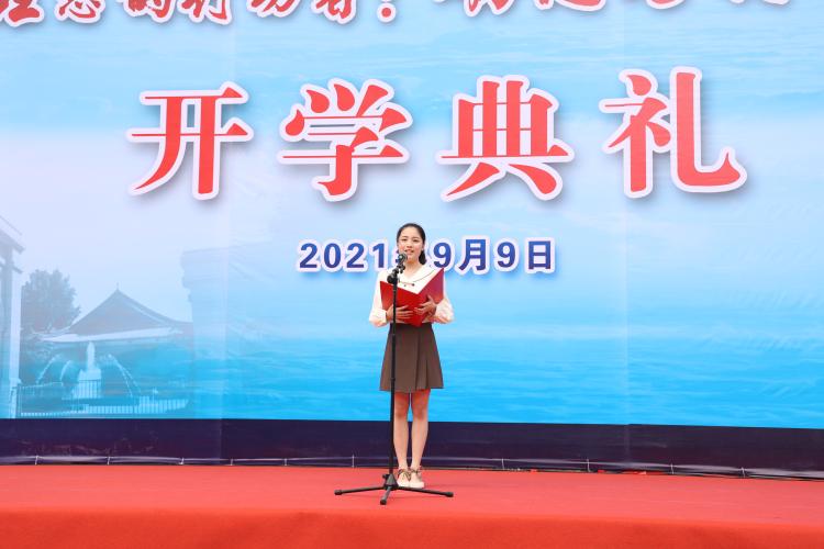 2021届优秀毕业生代表杨雯文发言