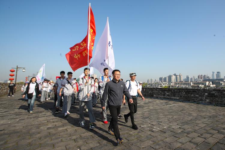 踏上征程