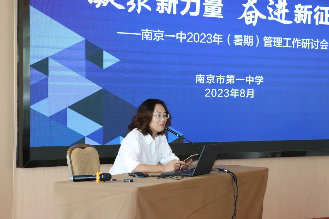 会议由张苏皖书记主持 会议由张苏皖书记主持