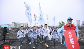 【扬子晚报】11个小时，36公里！南京一中坚持16年的“慈善行走”再出发